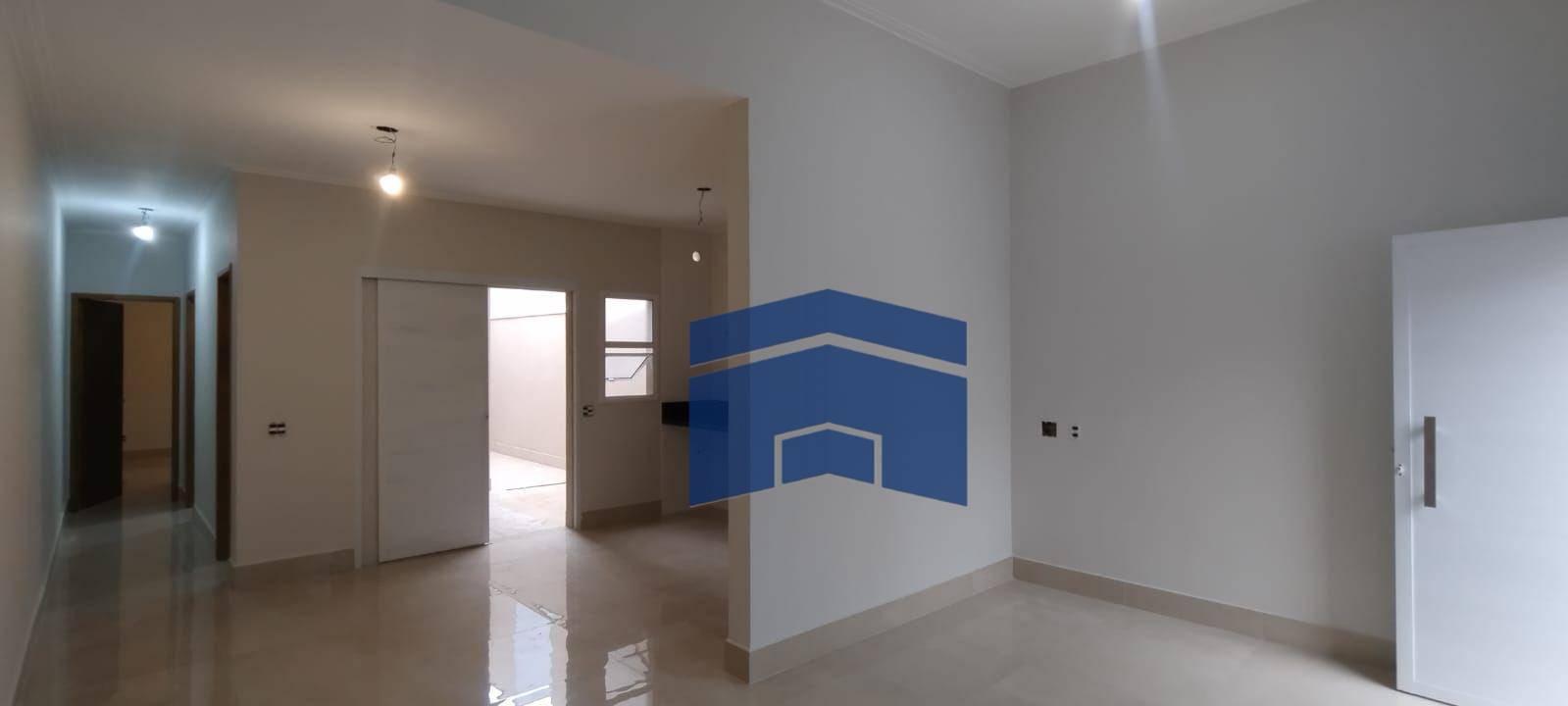 Casa à venda com 2 quartos, 68m² - Foto 1