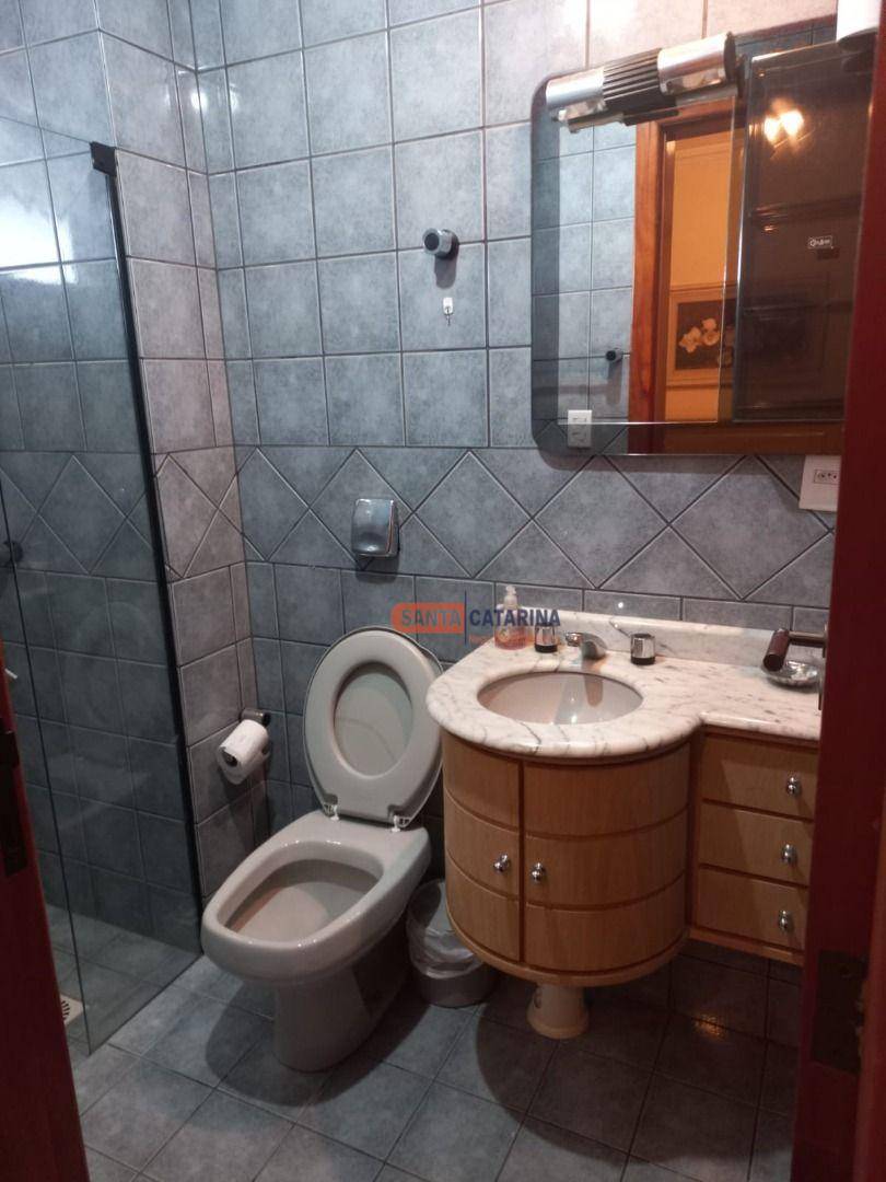 Apartamento para alugar com 2 quartos, 90m² - Foto 17