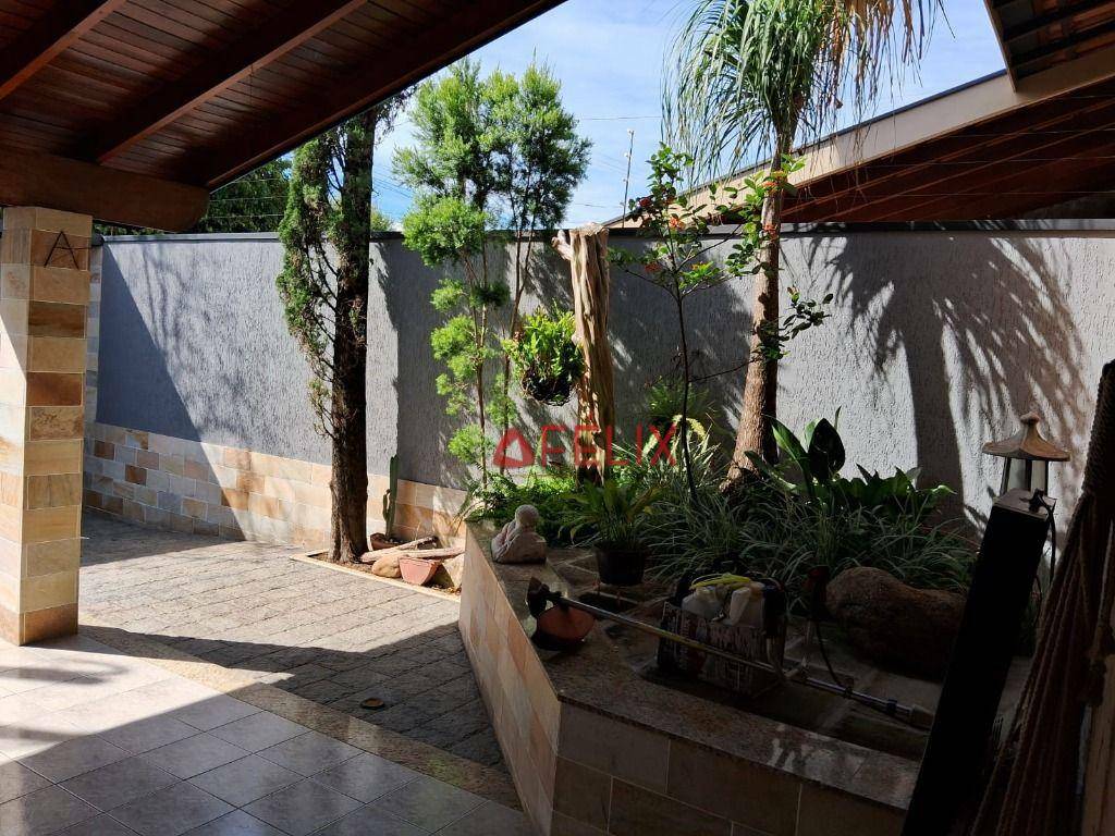 Casa à venda com 3 quartos, 100m² - Foto 1