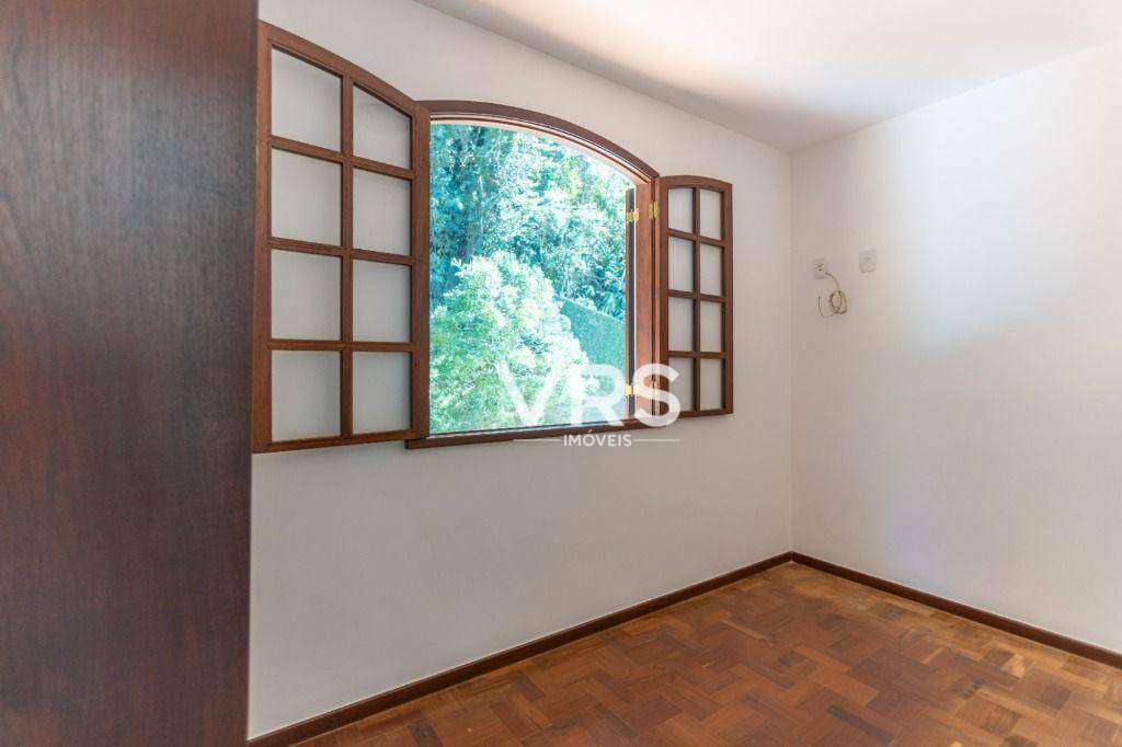 Casa de Condomínio à venda e aluguel com 5 quartos, 300m² - Foto 21