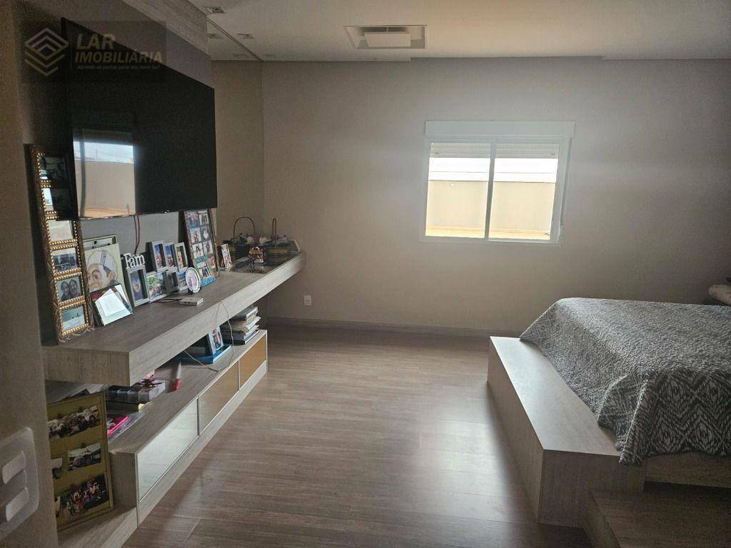 Casa de Condomínio para alugar com 4 quartos, 500m² - Foto 7