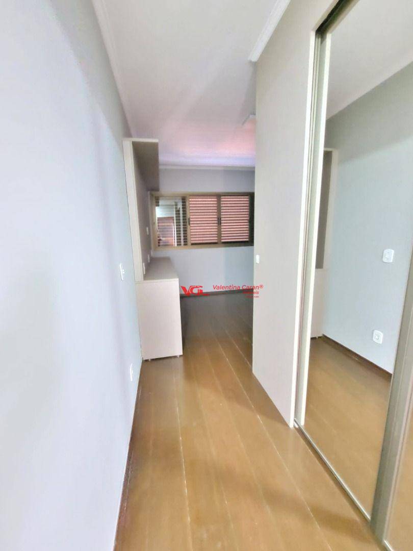 Apartamento para alugar com 3 quartos, 204m² - Foto 13