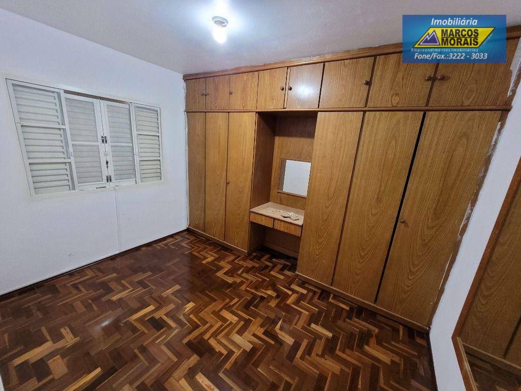 Casa para alugar com 4 quartos, 200m² - Foto 13