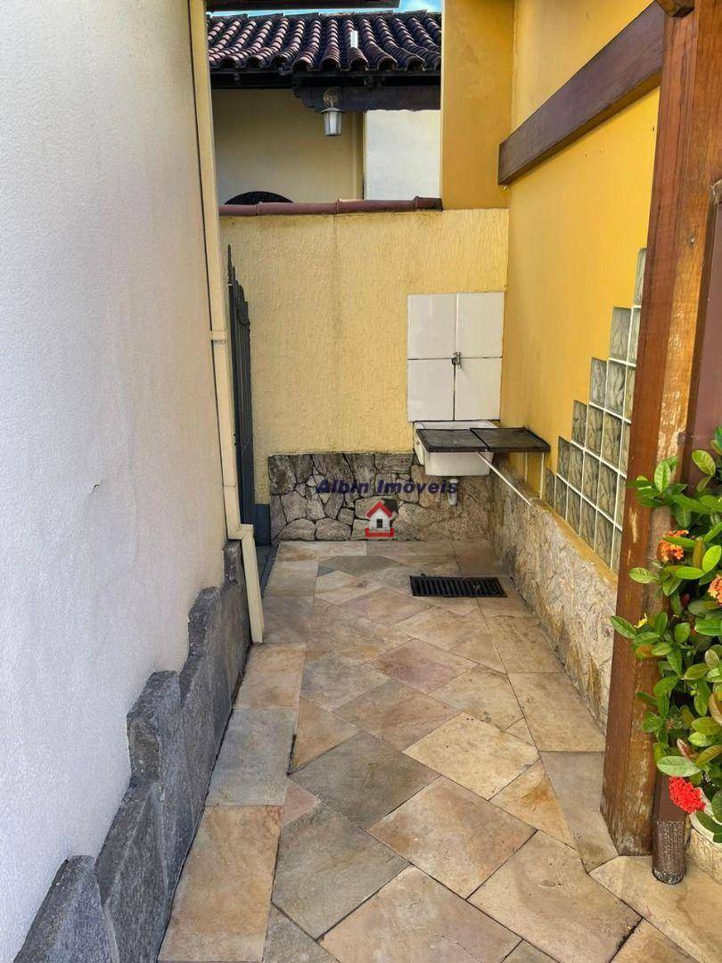 Casa à venda com 4 quartos, 182m² - Foto 18