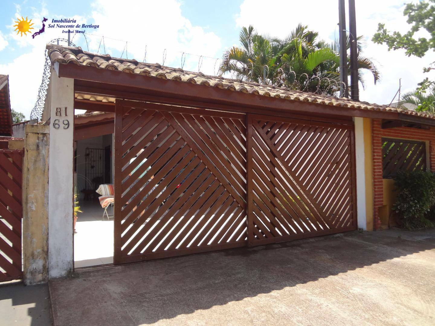 Casa à venda com 2 quartos, 90m² - Foto 2