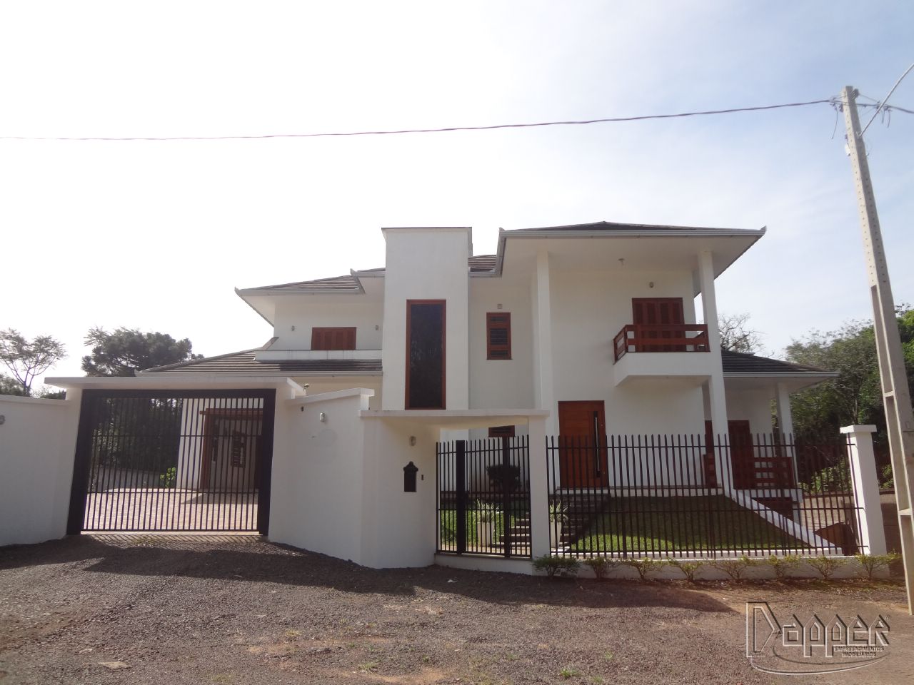 Casa à venda com 3 quartos, 390m² - Foto 1