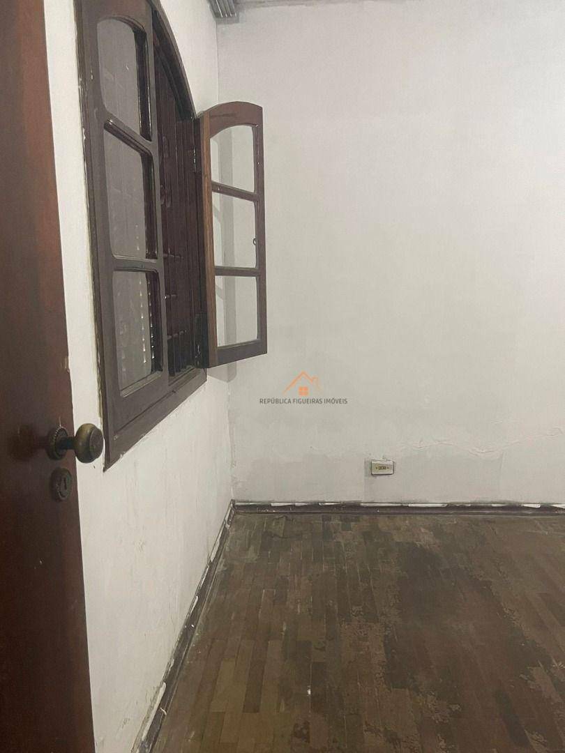 Casa para alugar com 5 quartos, 200m² - Foto 29