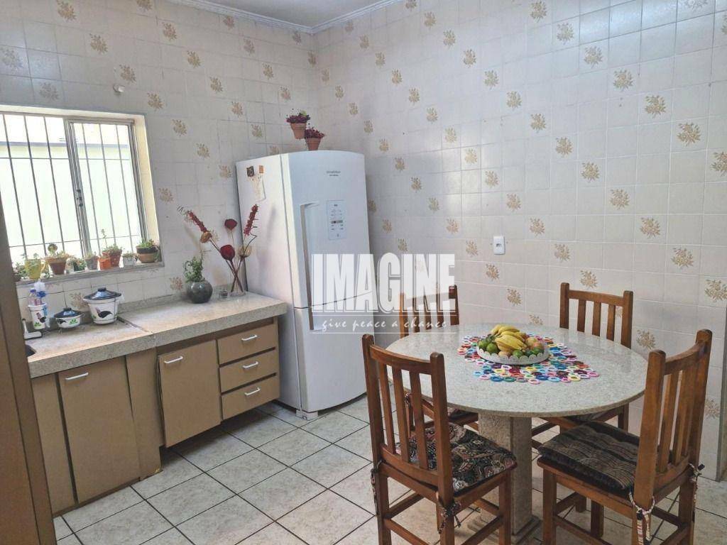 Casa à venda com 3 quartos, 232m² - Foto 10