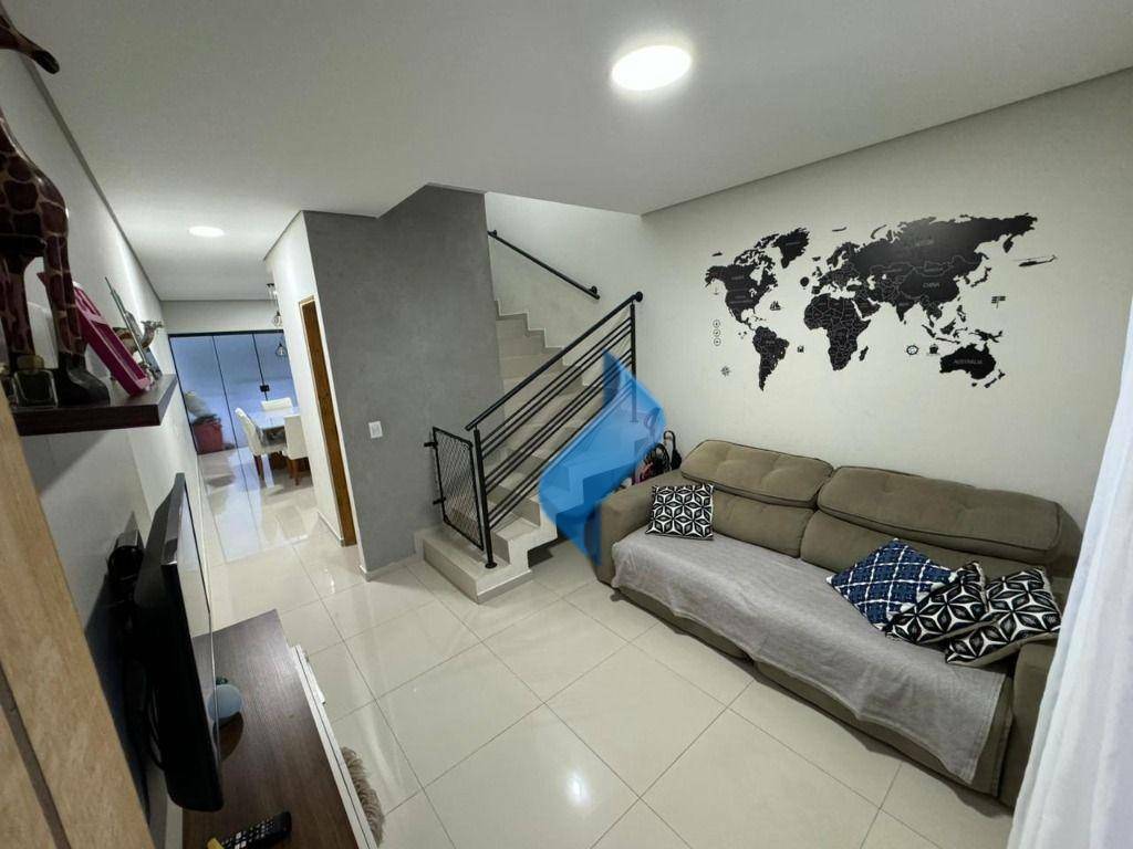 Casa à venda com 2 quartos, 80m² - Foto 1