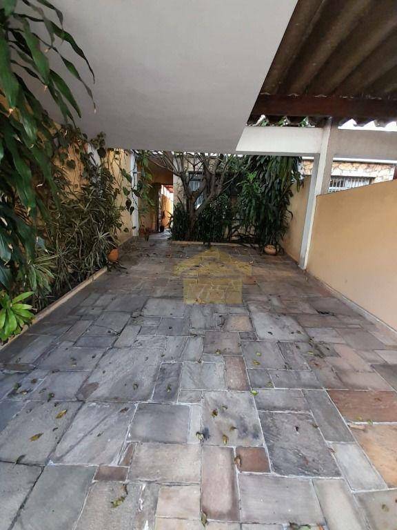 Sobrado à venda com 3 quartos, 180m² - Foto 1