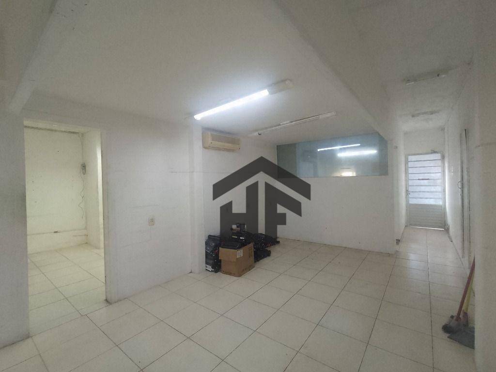 Casa para alugar com 4 quartos, 200m² - Foto 10