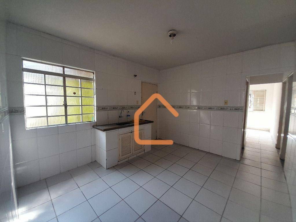 Casa à venda com 3 quartos, 100m² - Foto 2