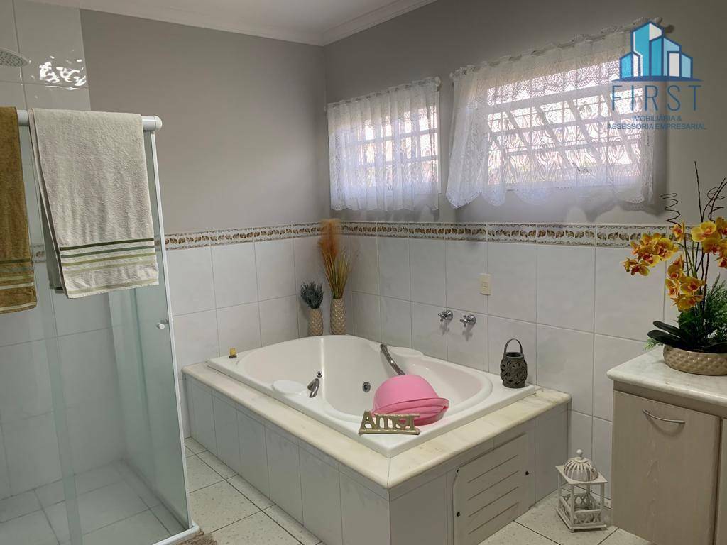 Chácara à venda com 4 quartos, 200m² - Foto 32