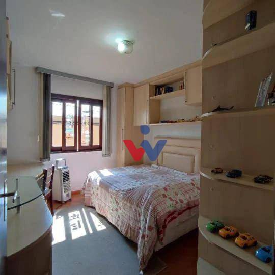 Casa à venda com 5 quartos, 240m² - Foto 16