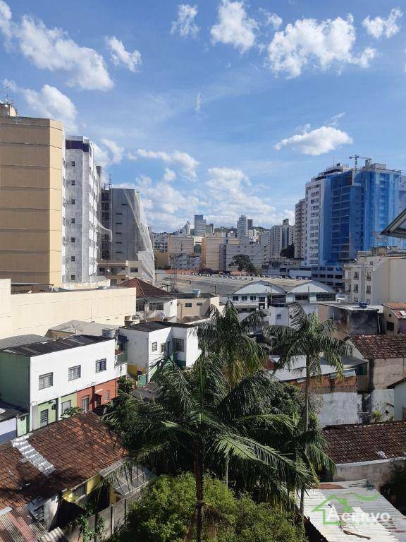 Apartamento à venda com 3 quartos, 140m² - Foto 2