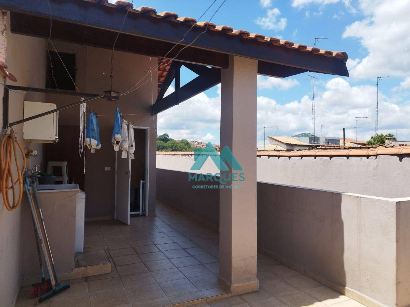 Casa à venda com 4 quartos, 106m² - Foto 1