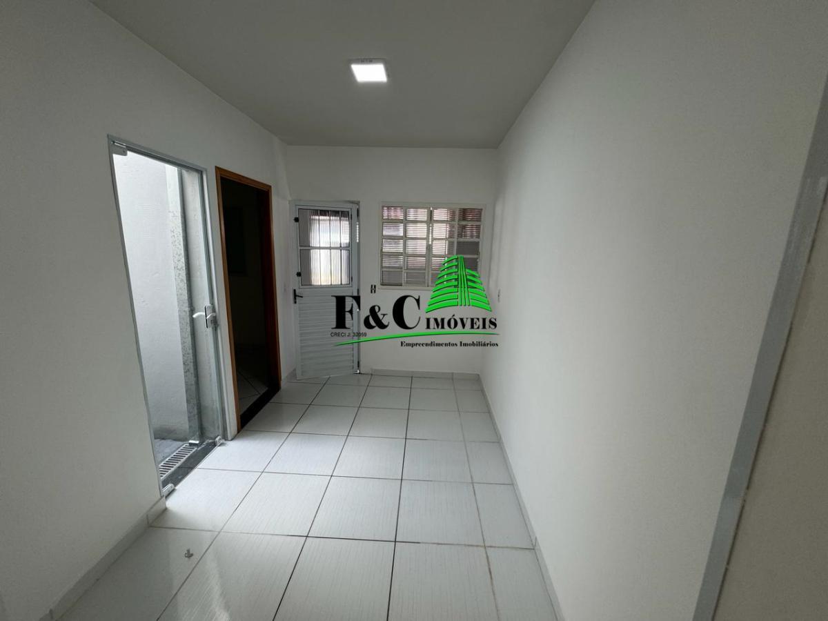 Casa à venda com 3 quartos, 150m² - Foto 2