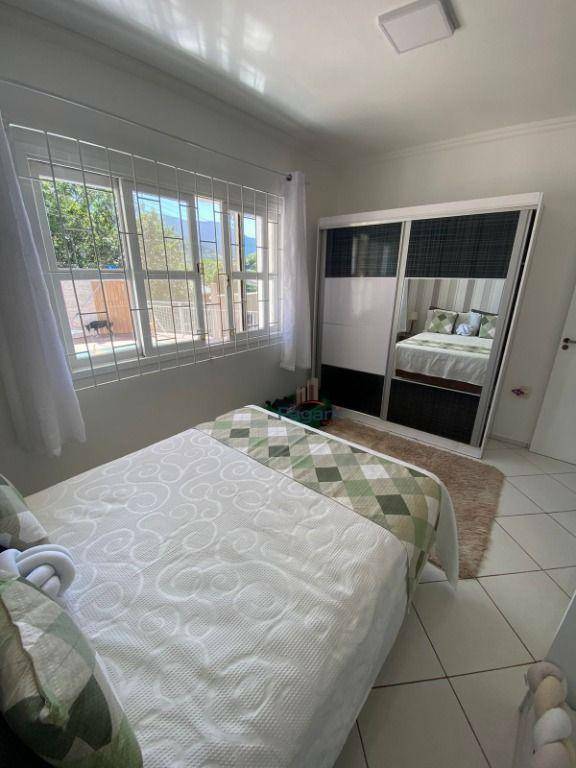 Casa à venda com 4 quartos, 200m² - Foto 30