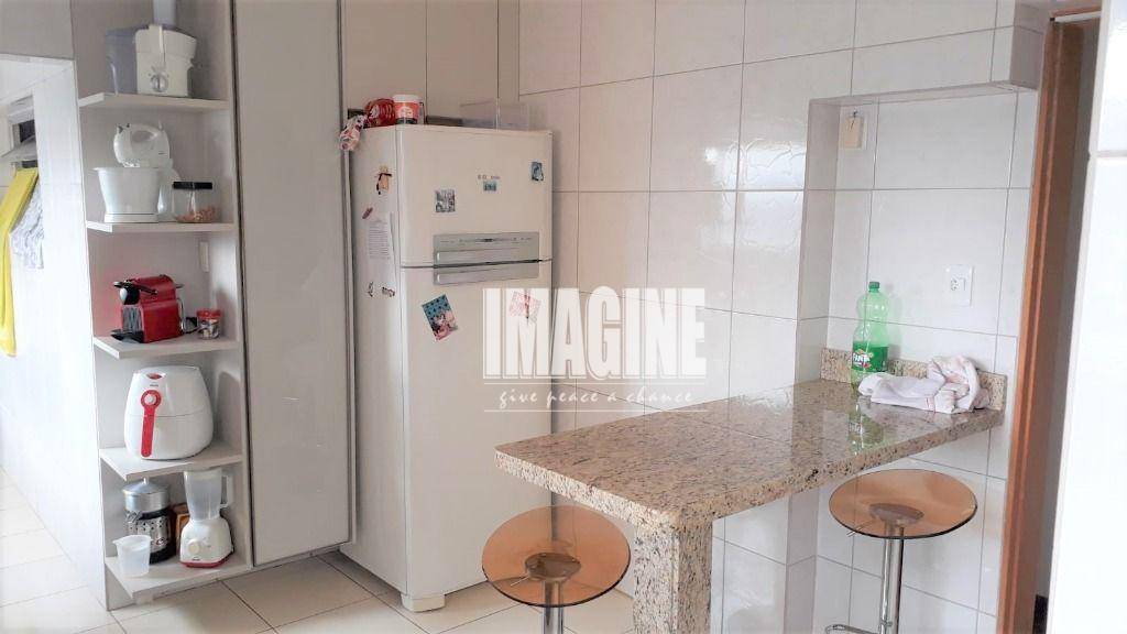 Apartamento à venda com 3 quartos, 130m² - Foto 4