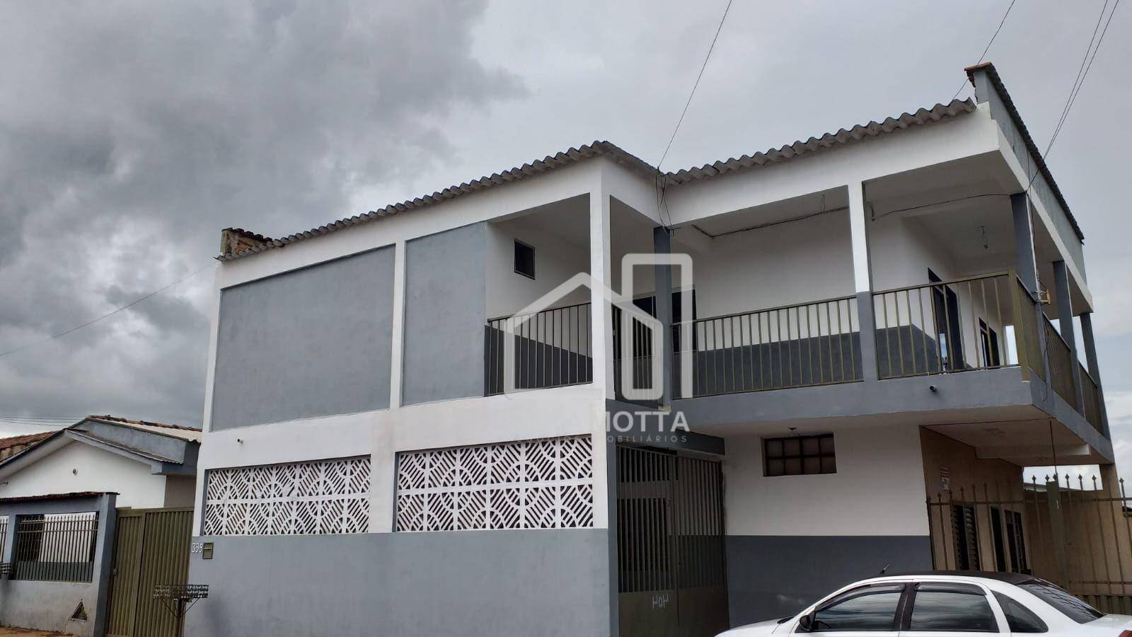 Sobrado à venda com 3 quartos, 300m² - Foto 1