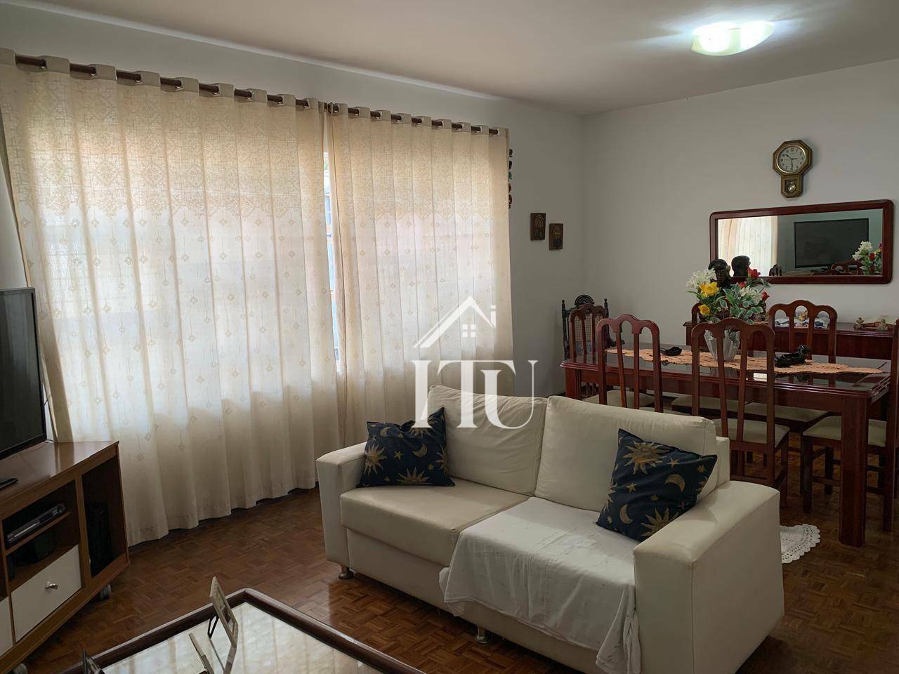 Casa à venda com 4 quartos, 262m² - Foto 1