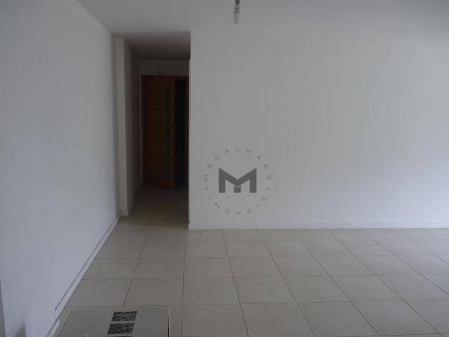 Apartamento à venda com 2 quartos, 110m² - Foto 4