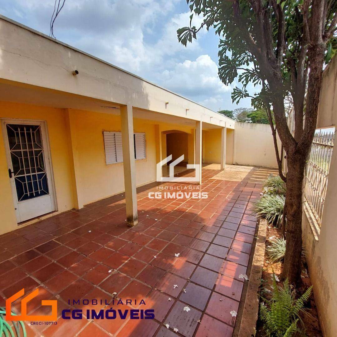 Casa à venda com 3 quartos, 310m² - Foto 2