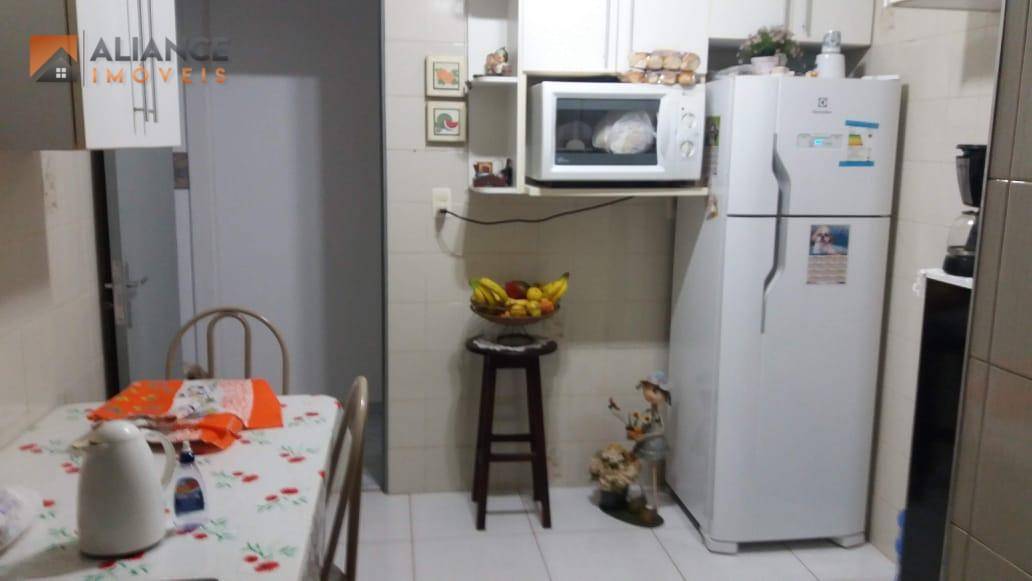 Apartamento à venda com 2 quartos, 60m² - Foto 3