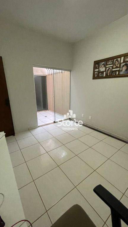 Casa à venda com 3 quartos, 100m² - Foto 4