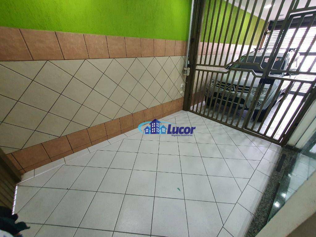 Sobrado à venda com 2 quartos, 300m² - Foto 2
