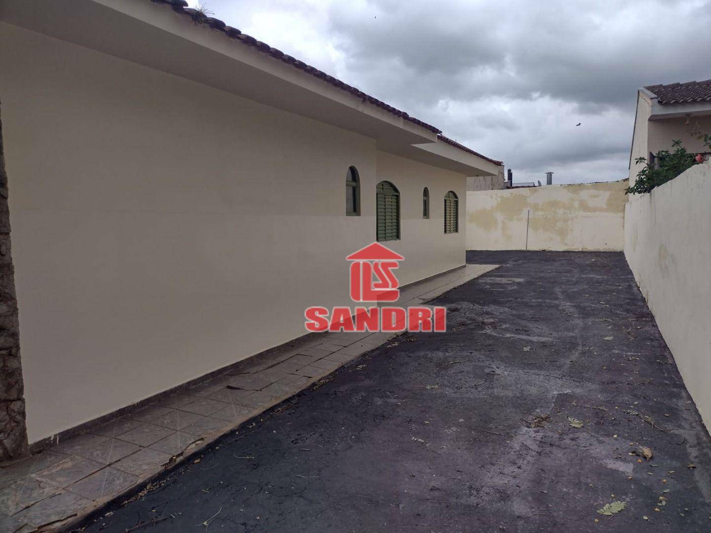 Casa para alugar com 3 quartos, 200m² - Foto 17