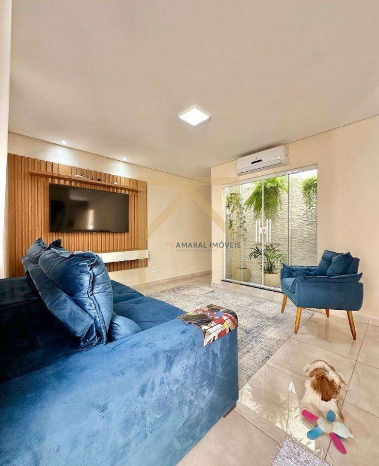 Casa à venda com 2 quartos, 106m² - Foto 1