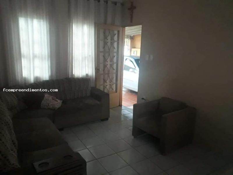 Casa à venda com 3 quartos, 200m² - Foto 2