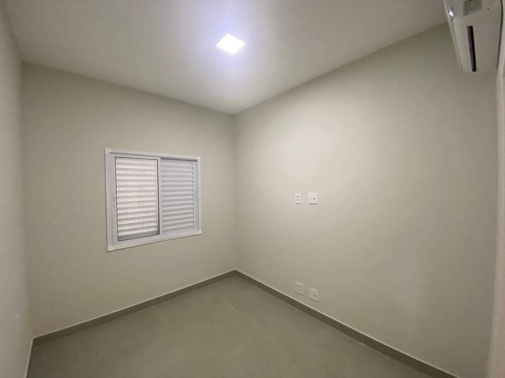 Casa para alugar com 3 quartos, 115m² - Foto 1