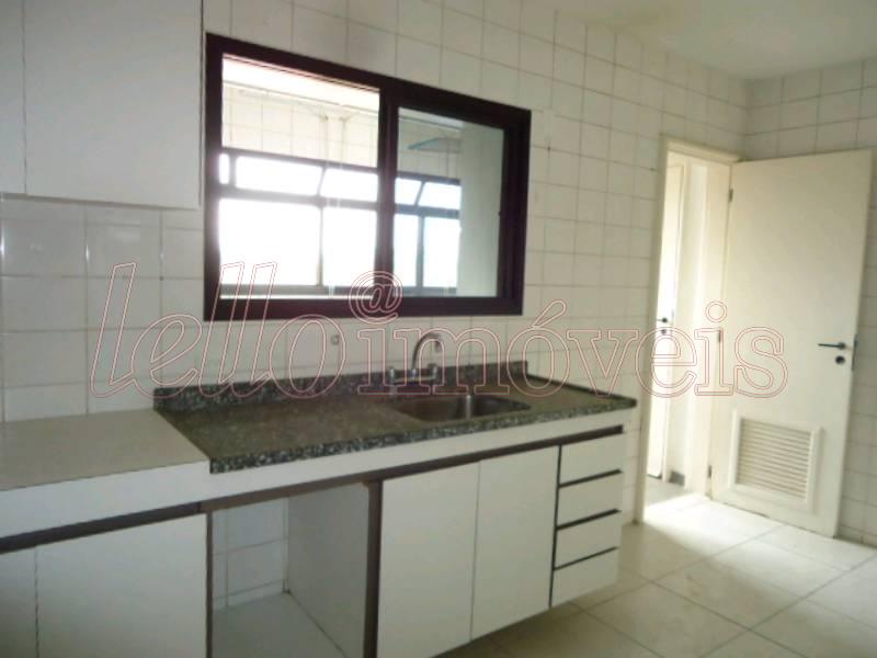 Apartamento para alugar com 3 quartos, 130m² - Foto 14