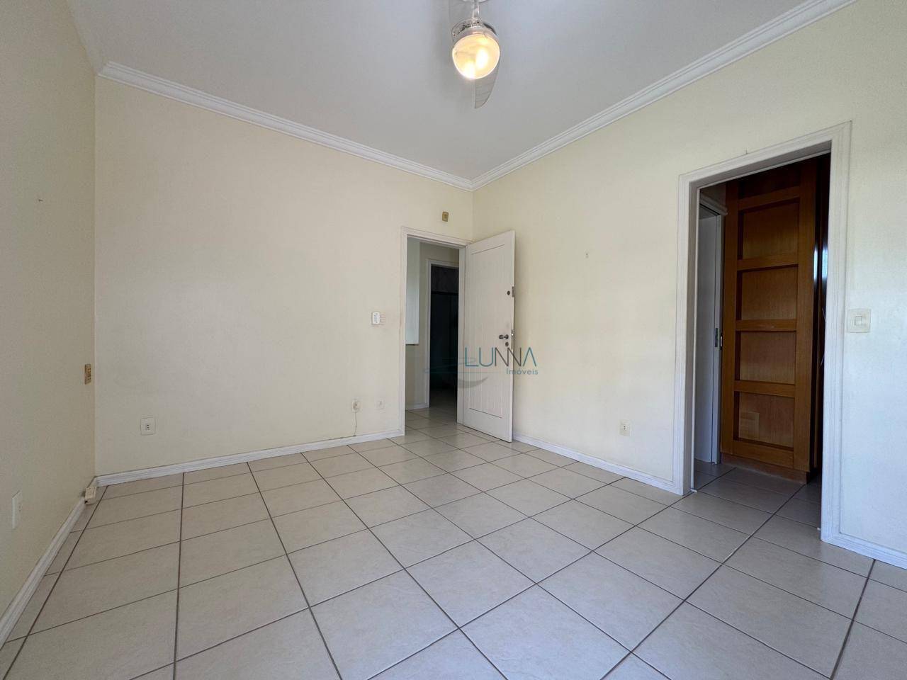 Casa à venda com 4 quartos, 200m² - Foto 9