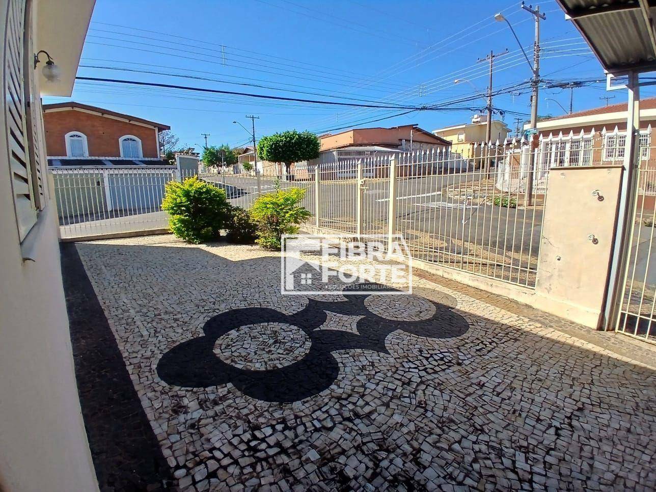 Casa à venda com 3 quartos, 148m² - Foto 1