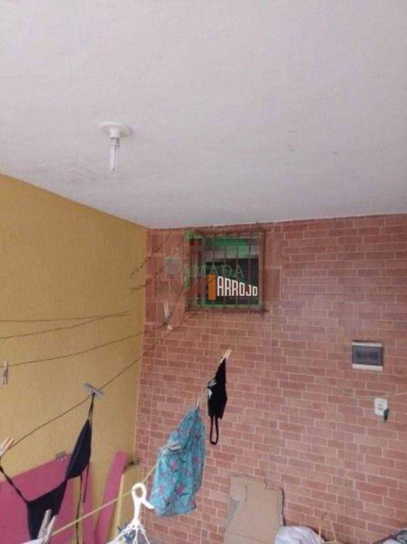 Sobrado à venda com 3 quartos, 100m² - Foto 2