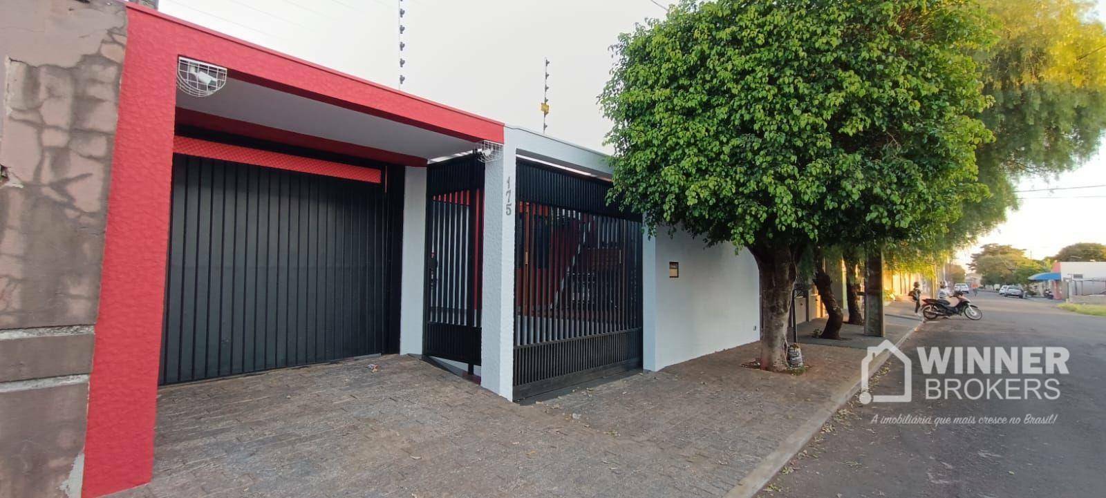 Casa à venda com 4 quartos, 268m² - Foto 1