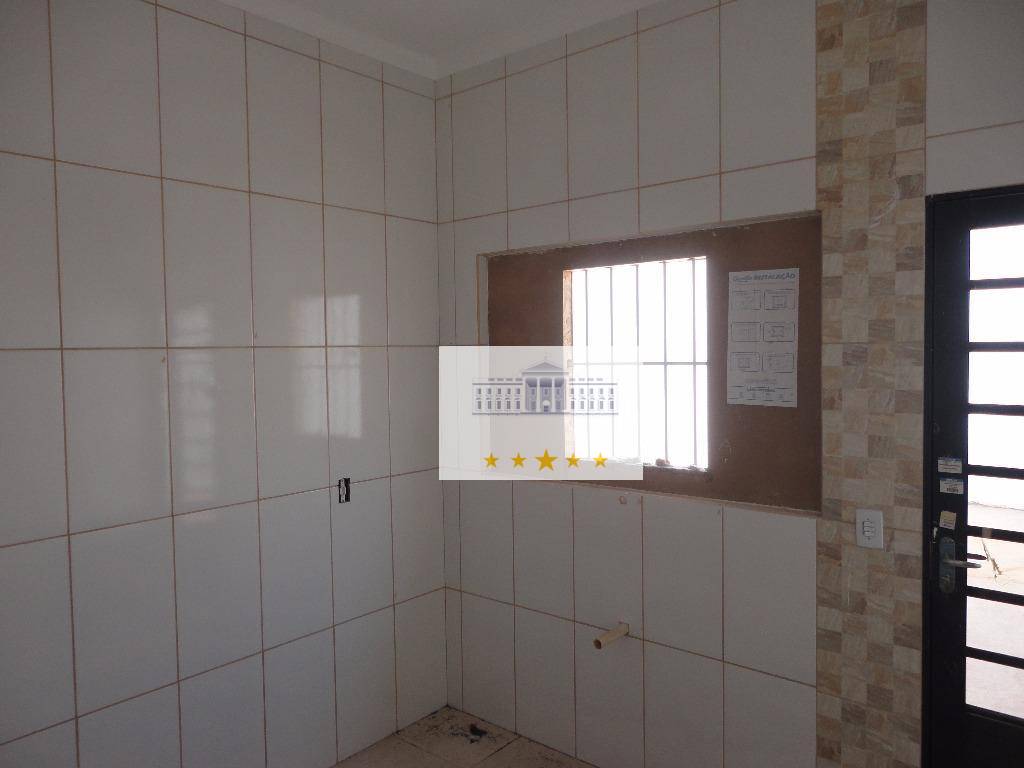 Casa à venda com 2 quartos, 80m² - Foto 4