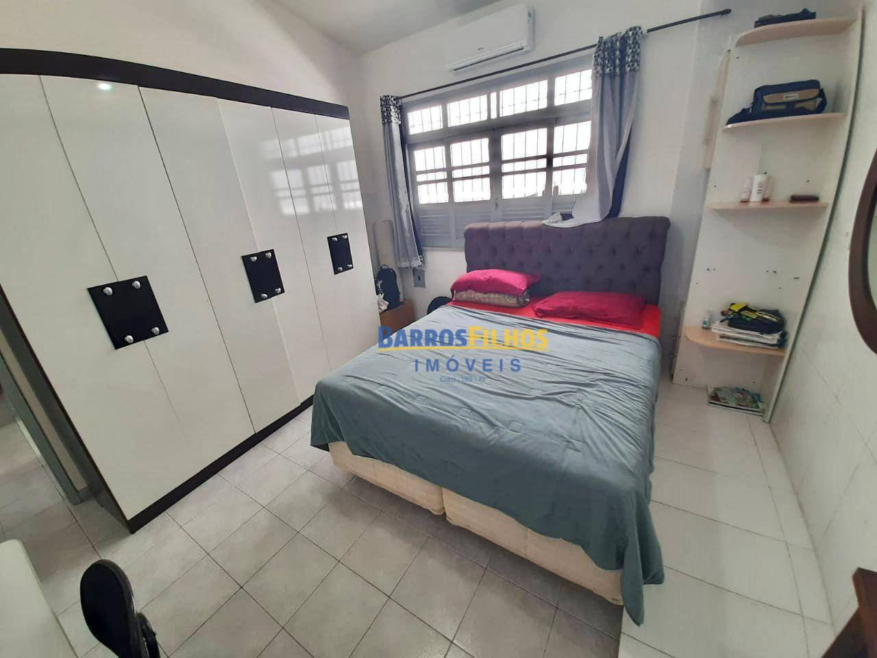 Casa à venda com 5 quartos, 300m² - Foto 11