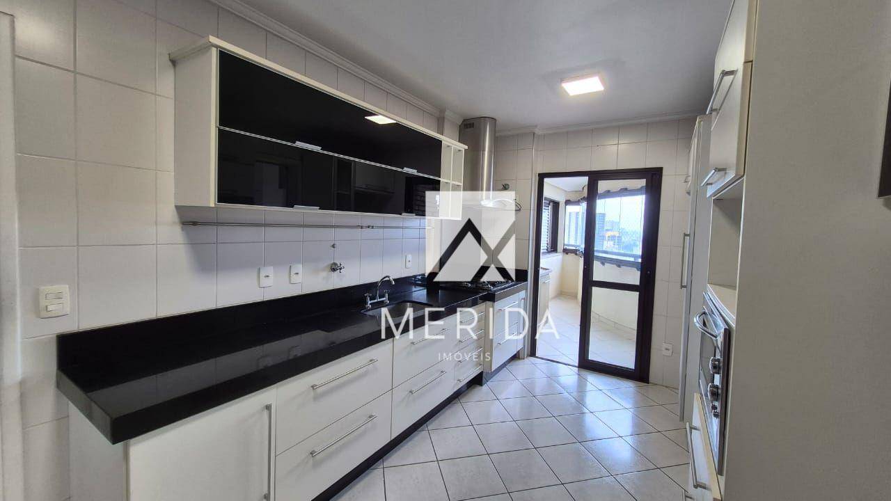 Apartamento para alugar com 3 quartos, 144m² - Foto 18