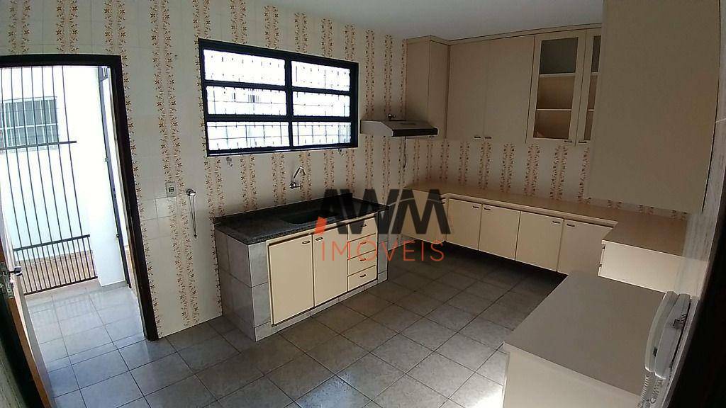 Casa à venda com 4 quartos, 290m² - Foto 4