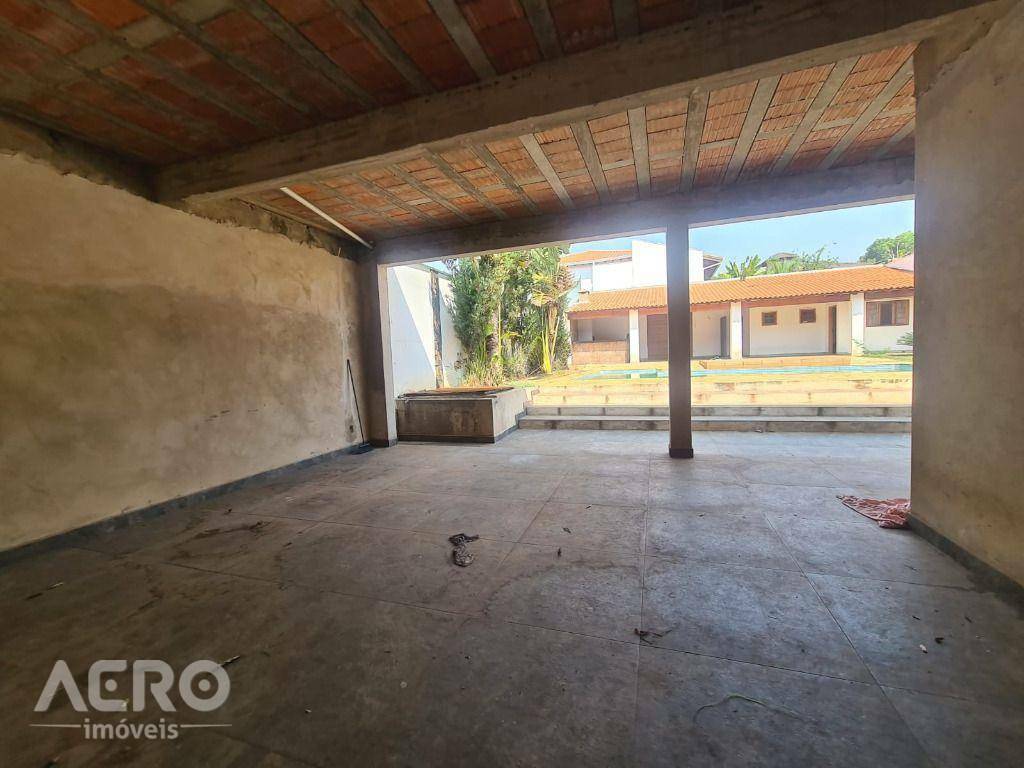 Casa de Condomínio à venda com 4 quartos, 478m² - Foto 2