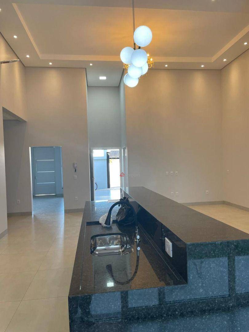 Casa à venda com 3 quartos, 228m² - Foto 13