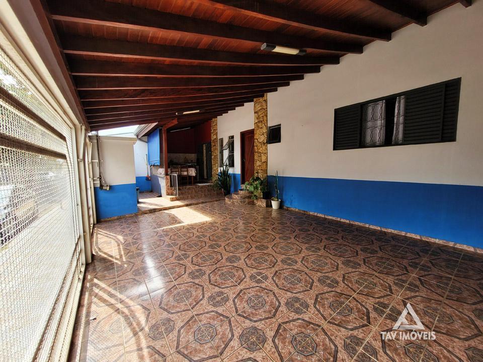 Casa à venda com 3 quartos, 156m² - Foto 1