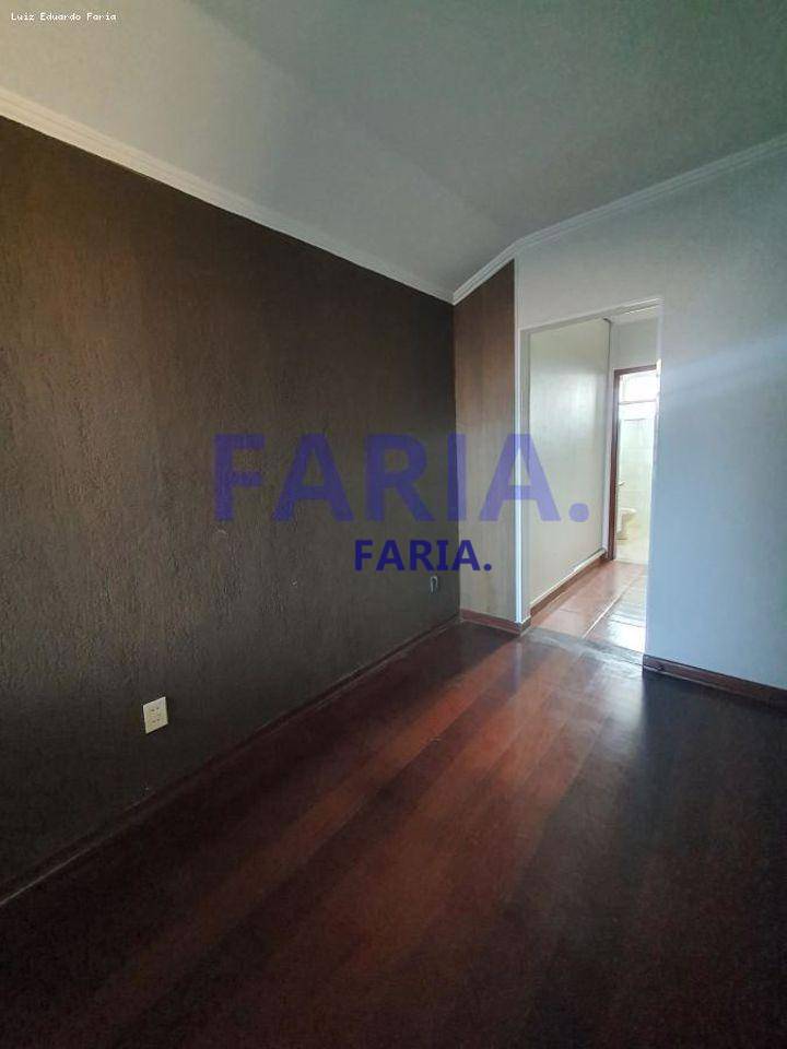 Casa à venda com 5 quartos, 145m² - Foto 2