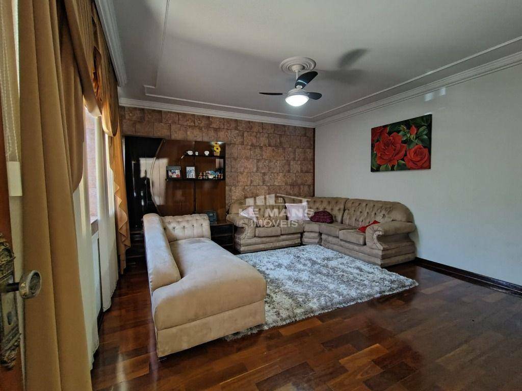 Casa à venda com 6 quartos, 296m² - Foto 1