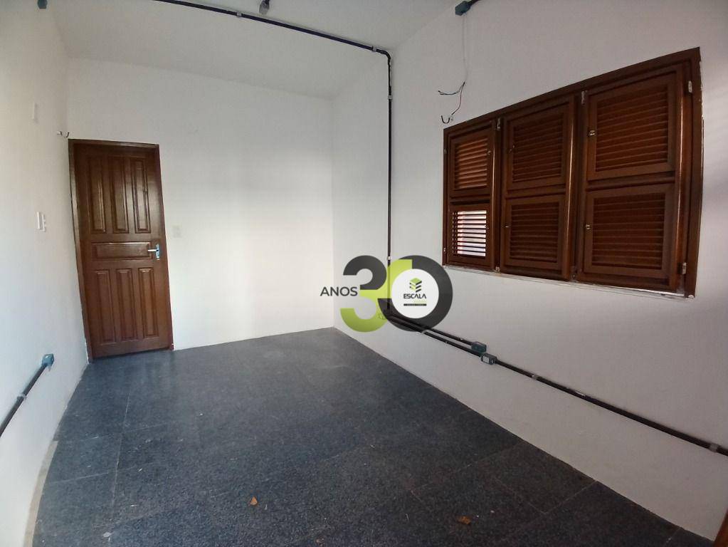 Casa para alugar com 5 quartos, 250m² - Foto 5