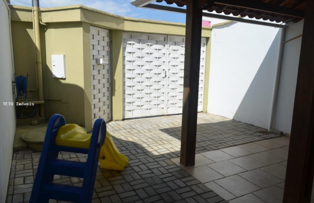 Casa à venda com 3 quartos, 100m² - Foto 3